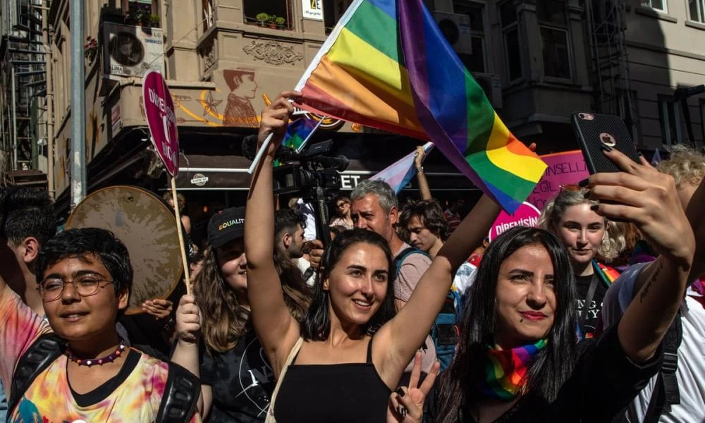 Τουρκία: Την γλίτωσαν 18 φοιτητές που συμμετείχαν σε πορεία υπέρ των ΛΟΑΤΚΙ